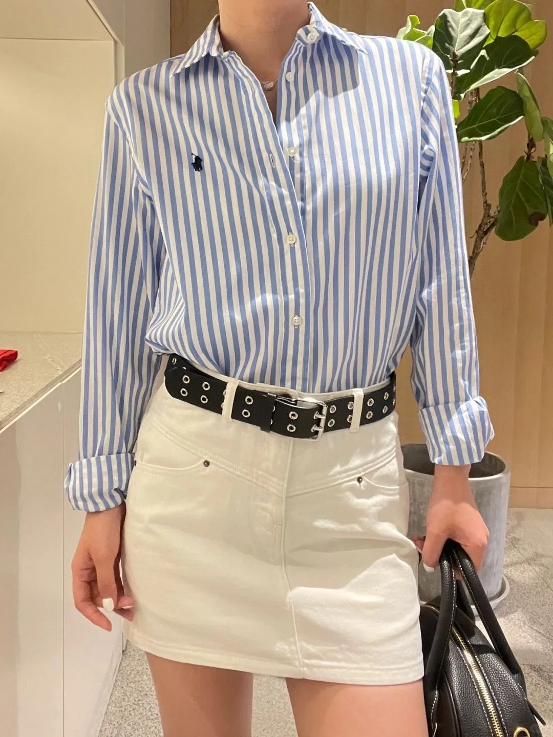 P260 💰 "Top quality" Style number: 8082# [Ralph Lauren classic basic new old money style striped shirt long sleeves] ✅Ralph Lauren Ralph Lauren colorful style old money style cotton poplin striped casual shirt long sleeves ✅Top ceiling quality ZP original development You can compare with the real thing at will ✅100% restored workmanship The entire garment is covered with seams and clean edges Curved triangular bifurcation ✅100% cotton poplin cotton Smooth to the touch Pre-car wash treatment The yarn is tighter ✅Customized dyed original pearlescent white bottom buttons, large and small zoning, vertical phoenix eyelets ✅Special shaped chiffon foil inside the collar door tube, not easy to deform and pull ✅Refreshing colorful striped shirt, salty or sweet, daily travel, extremely high production rate, customized style ✅The upper body looks much better than the real thing, can be worn alone or worn in all seasons, highly recommended for goddesses, size: S-XL, color: red, blue, green